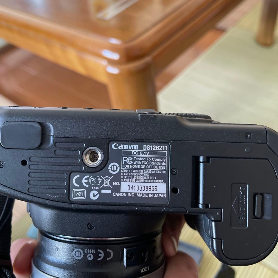 Canon ds126211デジタル一眼レフカメラ 本体とレンズ