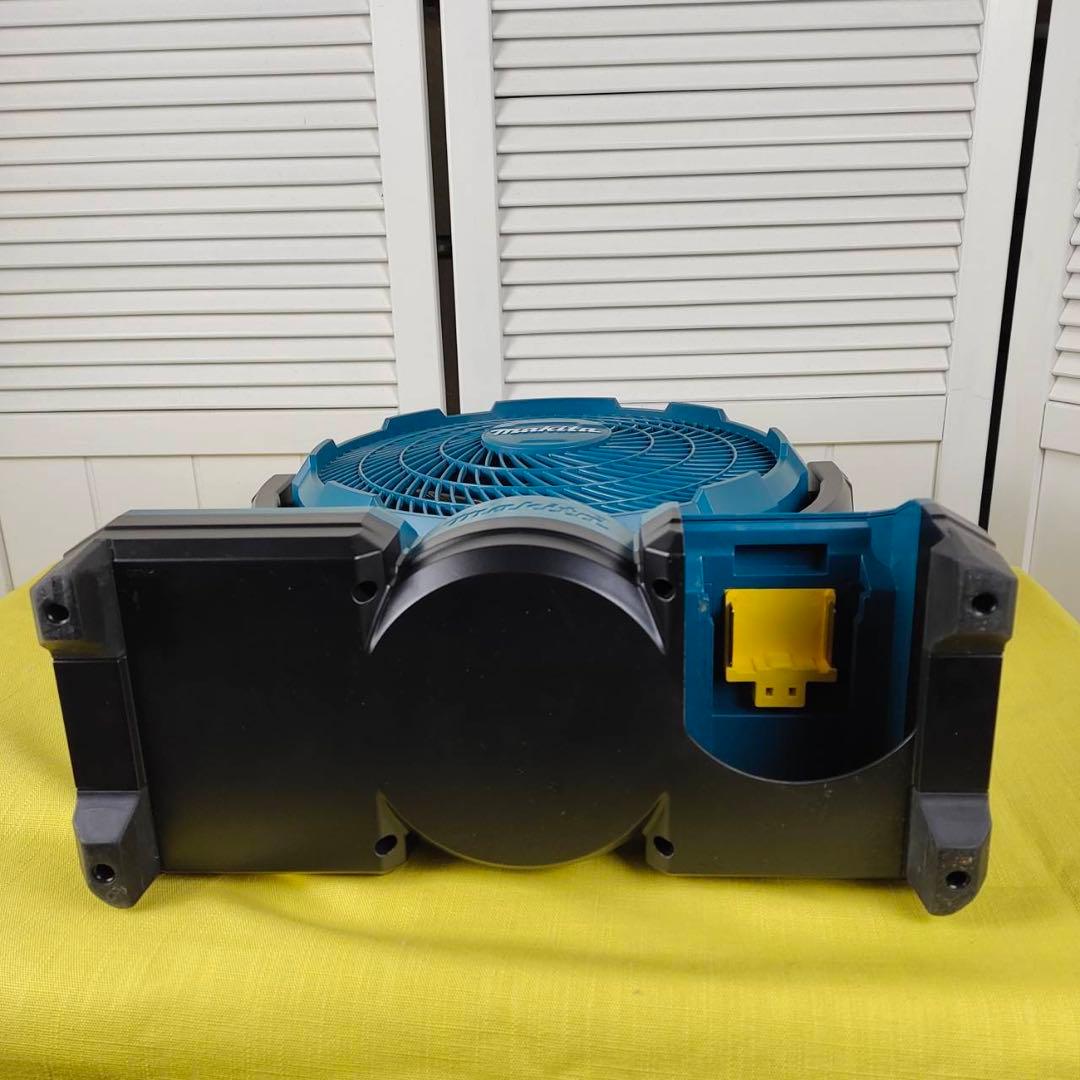 【匿名発送】makita マキタ 充電式ファン CF203D 箱付き
