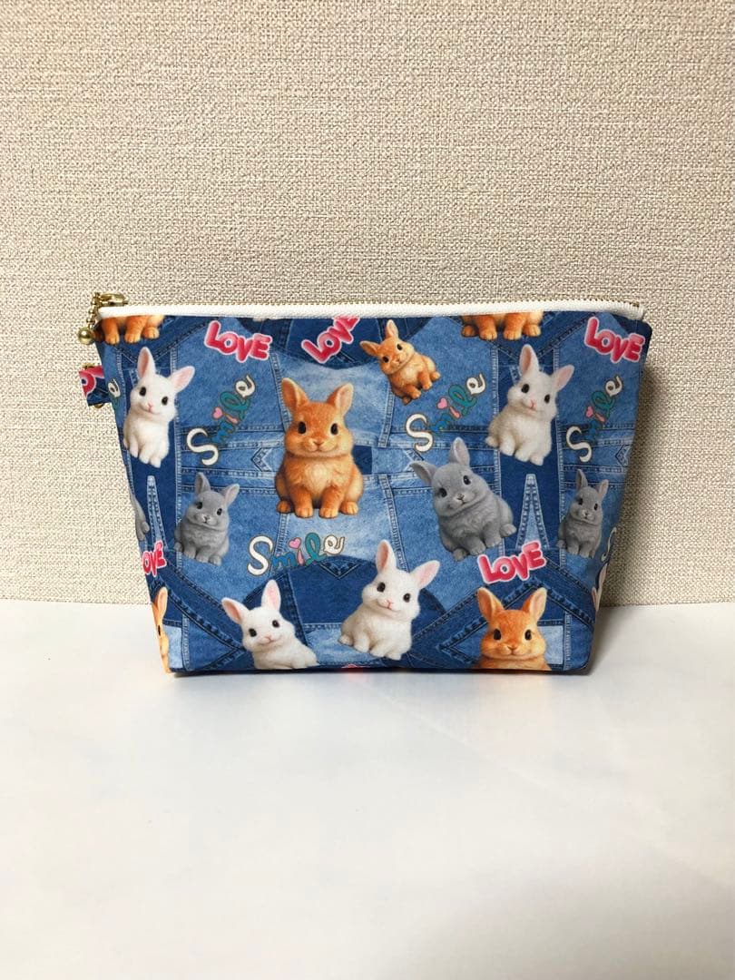 うさぎ　20cmファスナーポーチ　マチあり