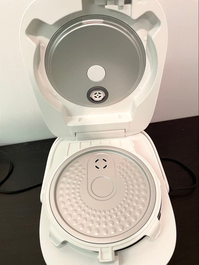 美品　TOSHIBA　3合IH加熱炊飯器　最終値下げ