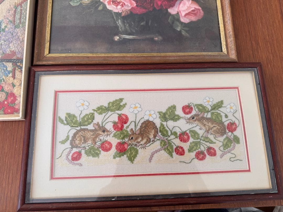 英国アンティーク購入 額装アート3点セット 刺繍・薔薇・クロスステッチ
