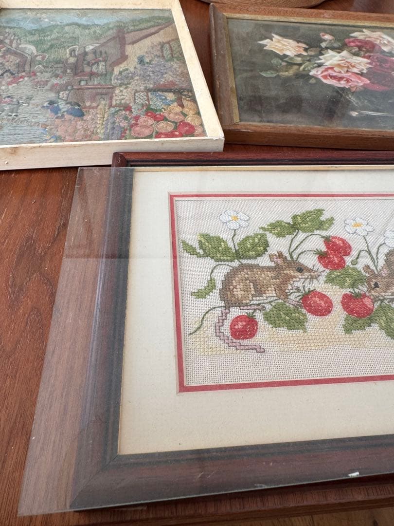 英国アンティーク購入 額装アート3点セット 刺繍・薔薇・クロスステッチ