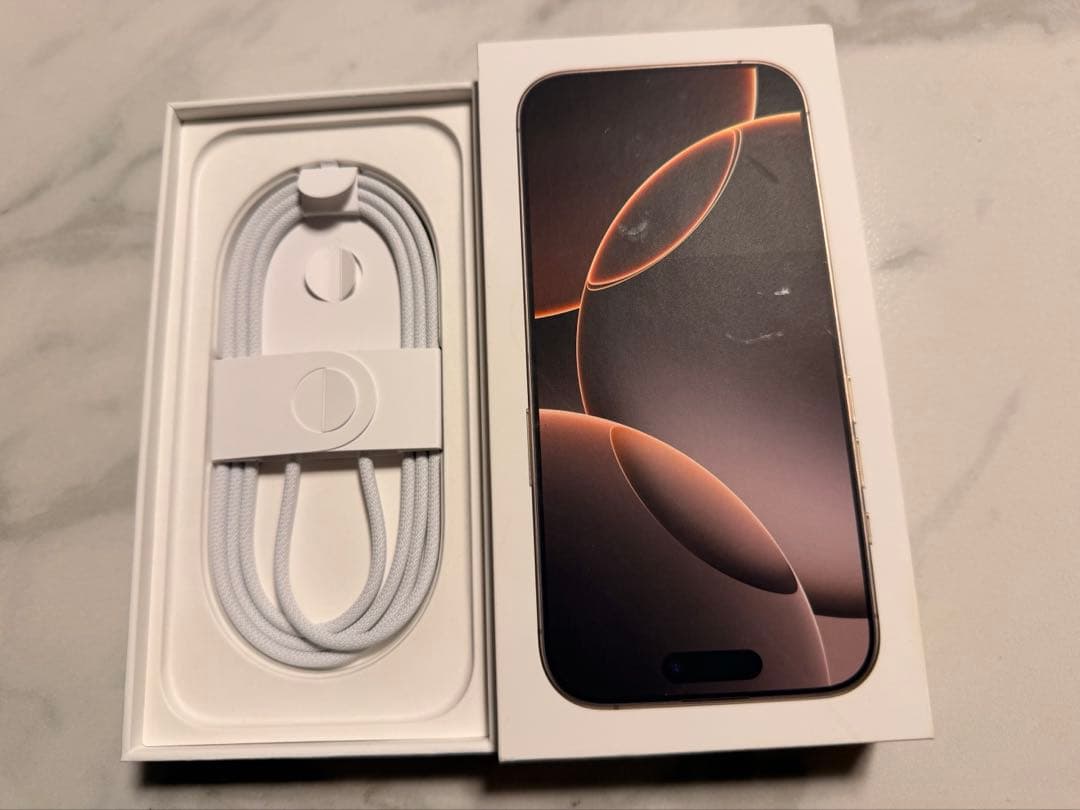 美品iPhone 16 Pro本体 256GB デザートチタニウム