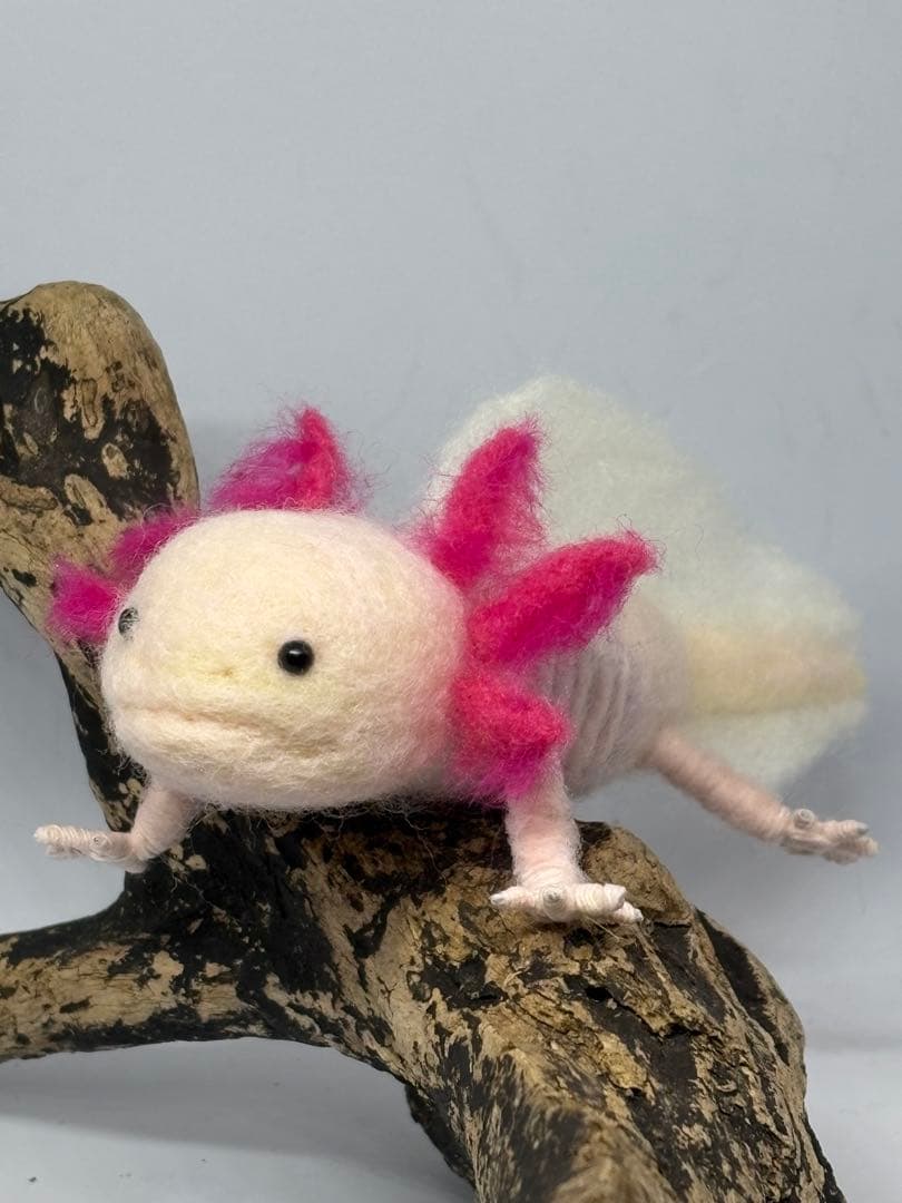 羊毛フェルト　ハンドメイド　ウーパールーパー