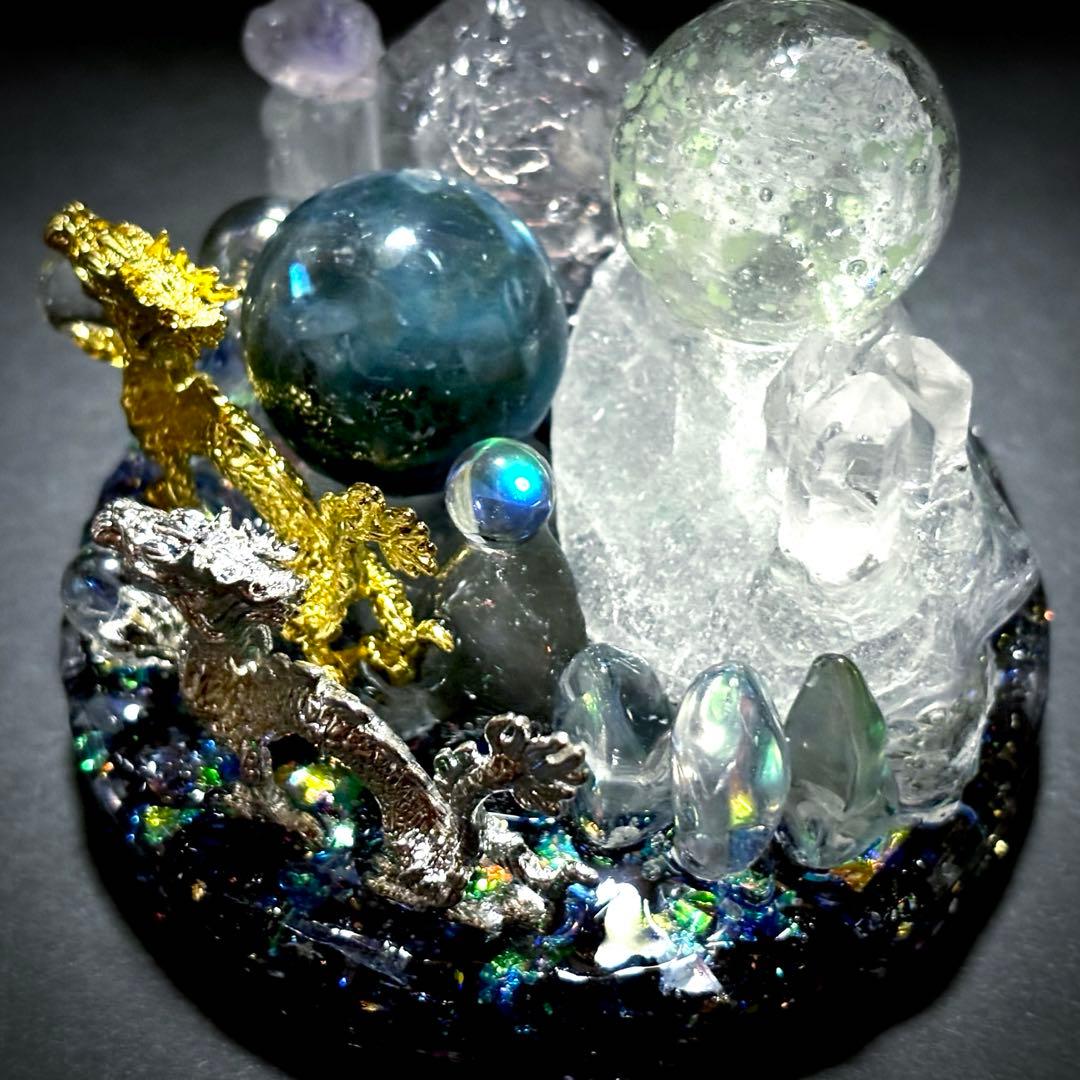✨宝水晶を掴む龍✨金龍✨銀龍✨宇宙✨アイオライト✨ラブラドライト✨水晶✨