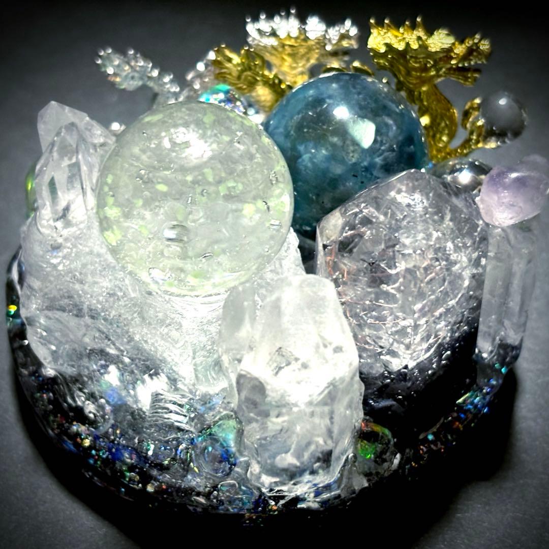 ✨宝水晶を掴む龍✨金龍✨銀龍✨宇宙✨アイオライト✨ラブラドライト✨水晶✨
