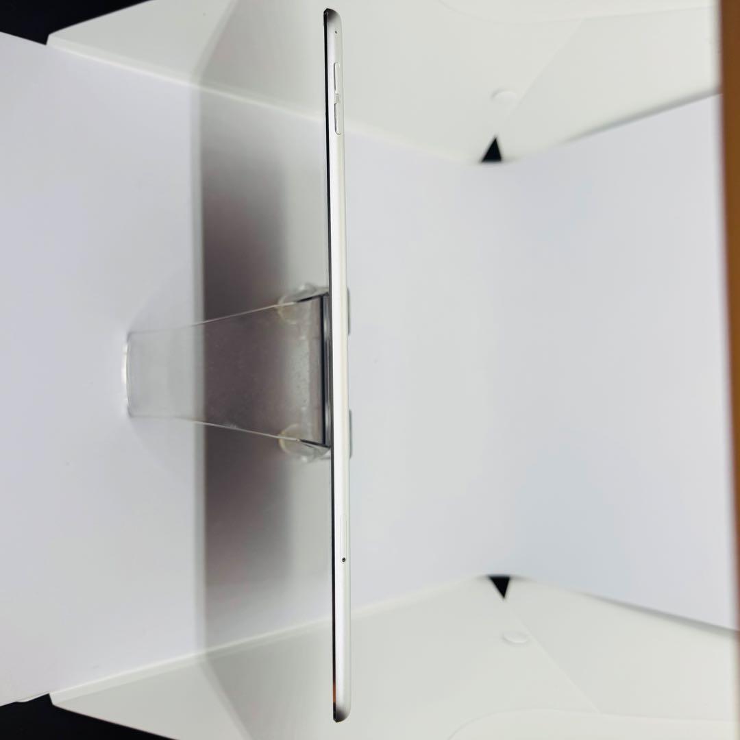 【新品バッテリー】iPadAir2本体シルバー16GBdocomo