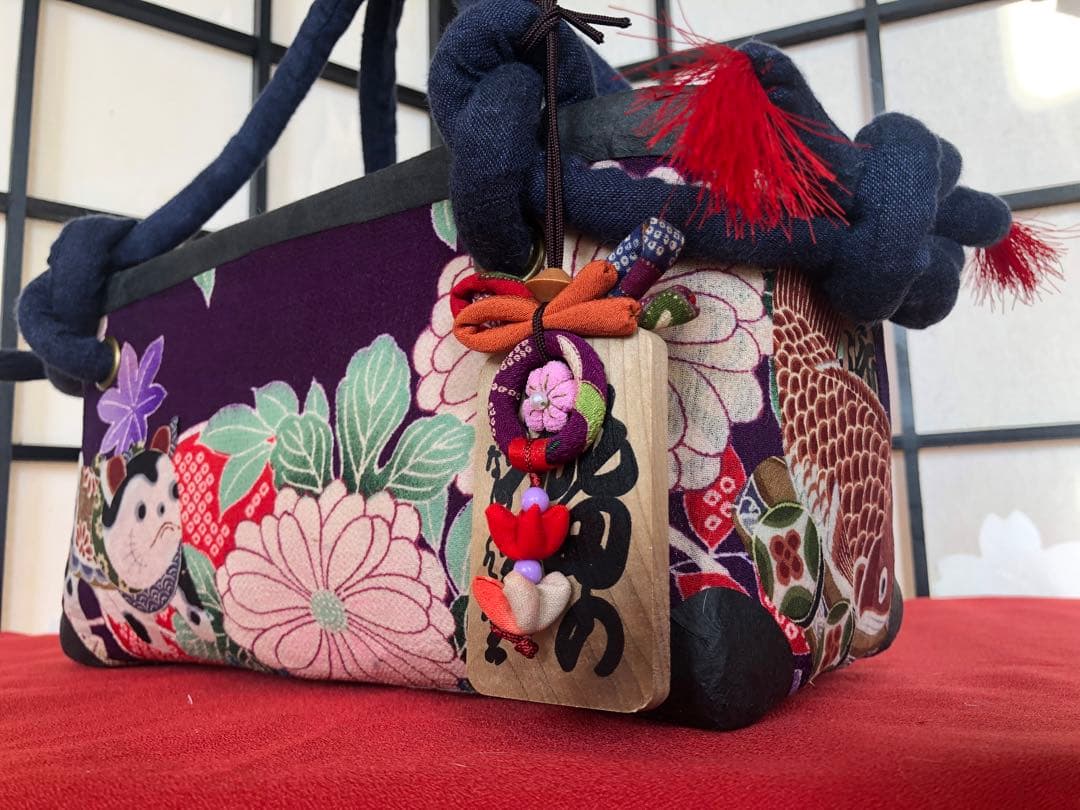 一閑張り　一閑張りバック　大正縮緬　犬張子　狛犬　正絹古布　古布　少し大きめ