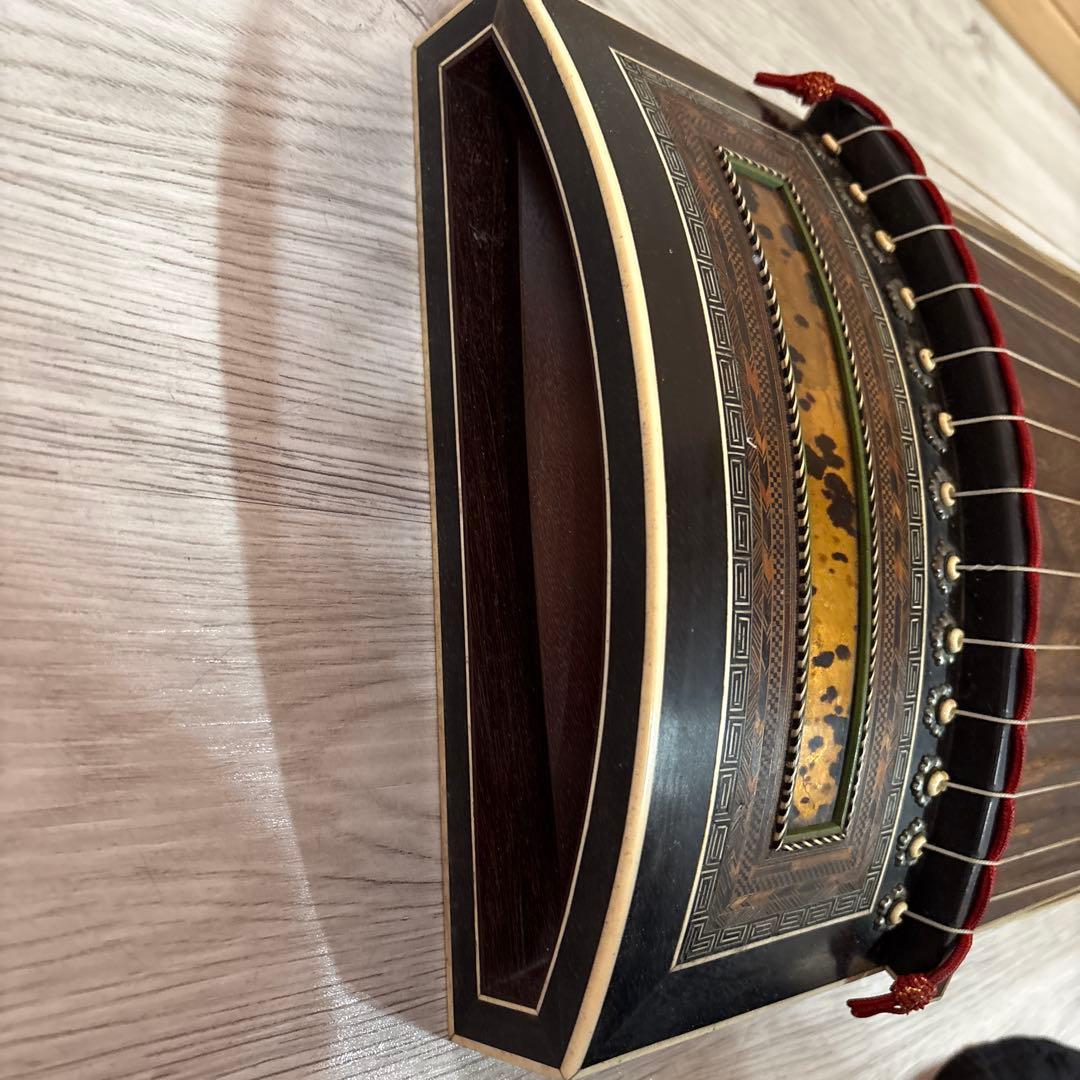 琴　木製　べっ甲柄　13弦