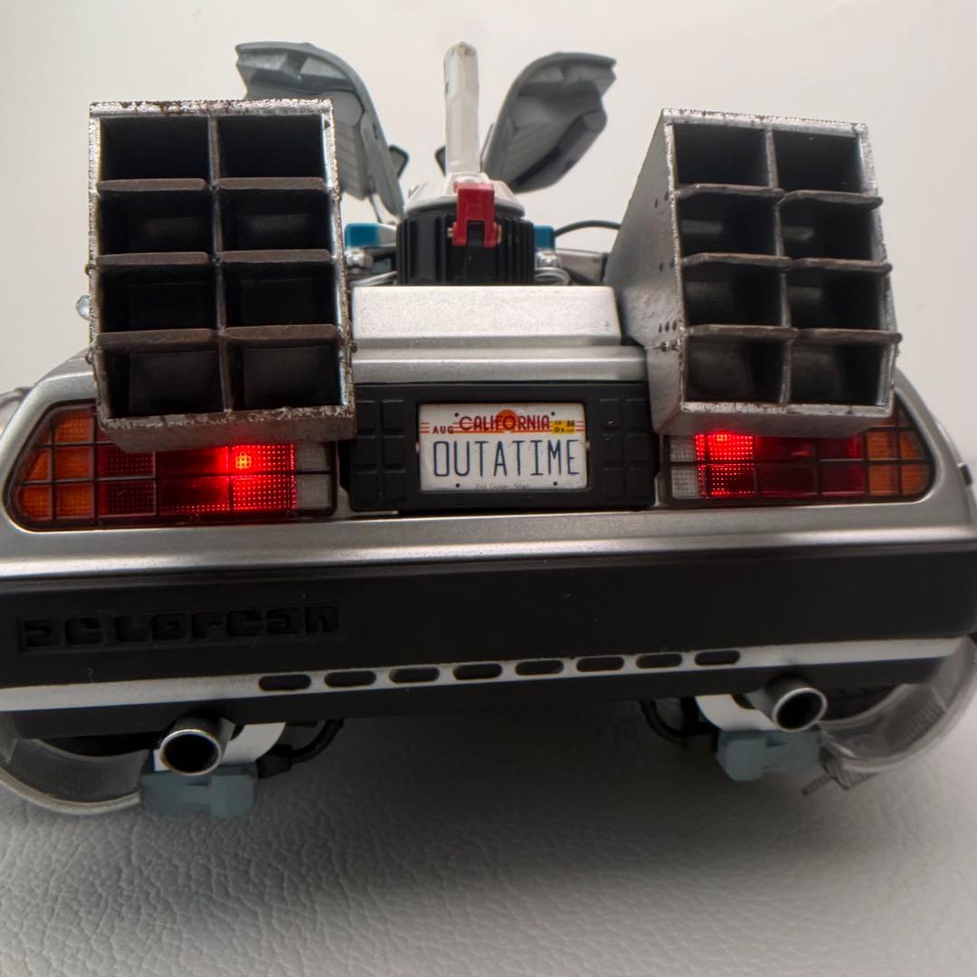 デロリアン 1/18スケール モデル Hot Wheels