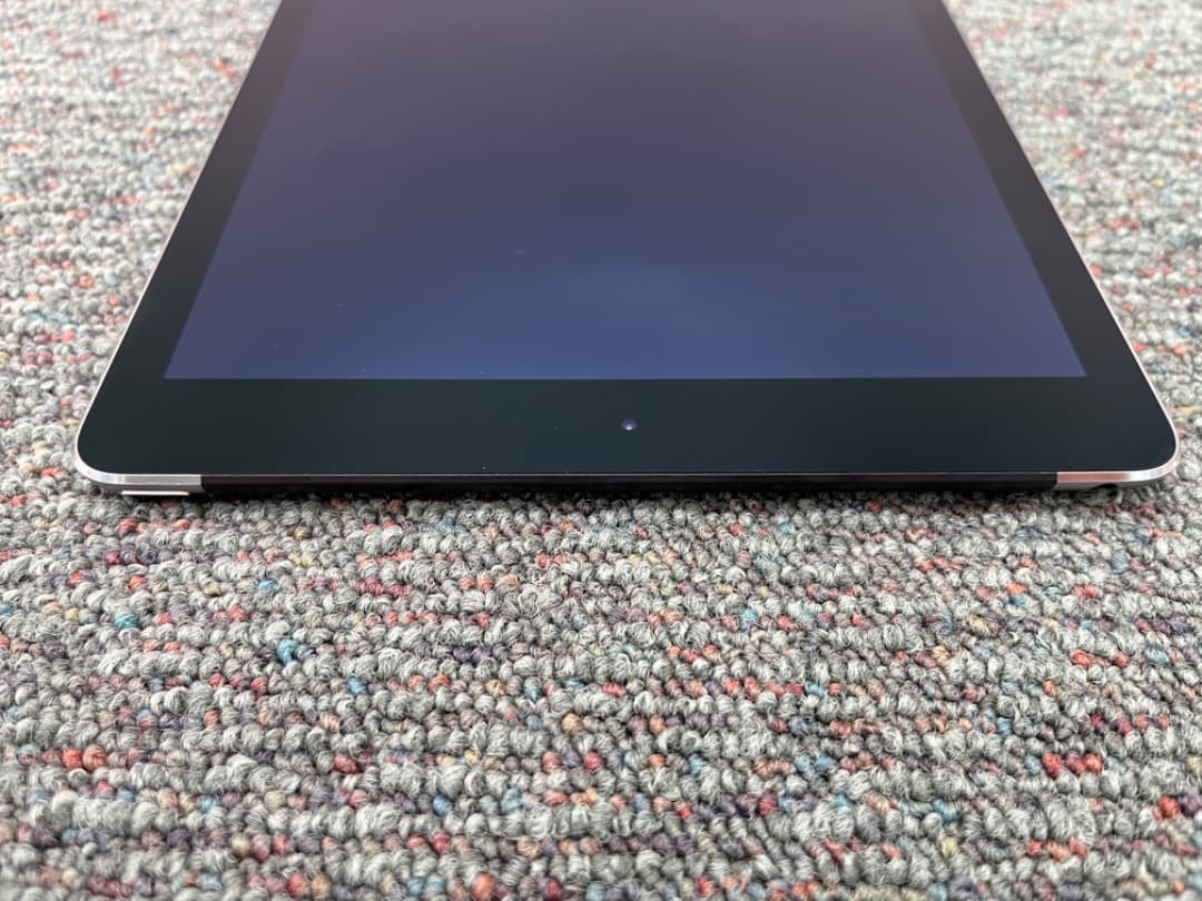 iPad Air2　Wi-Fi+Cellular　simフリー　f850