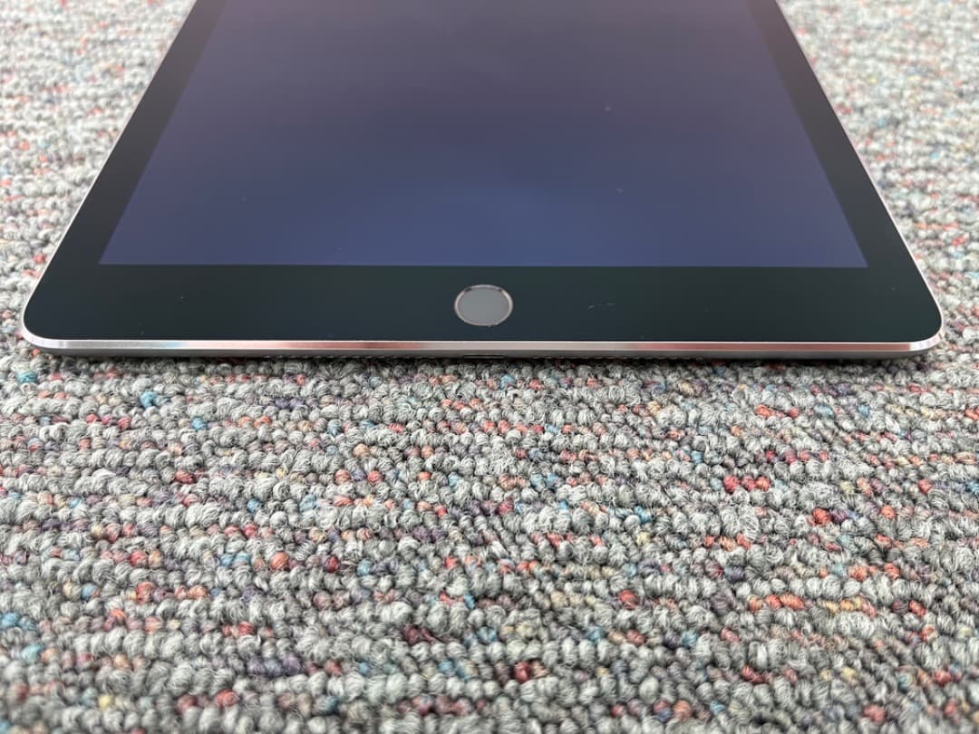 iPad Air2　Wi-Fi+Cellular　simフリー　f850