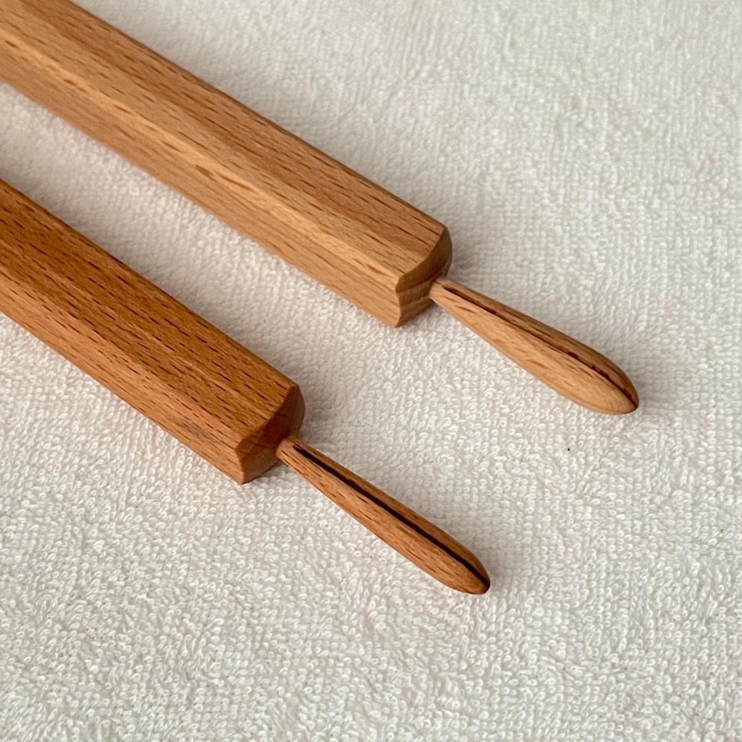 和菓子道具　【菊芯三角棒、筋入り押し棒、製菓鋏、裏漉し、押し棒、絹布巾、平板】