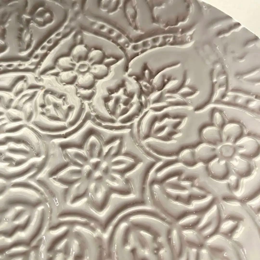 jars ジャス　フランス製　エンボス加工の花模様　プレート　ホワイト