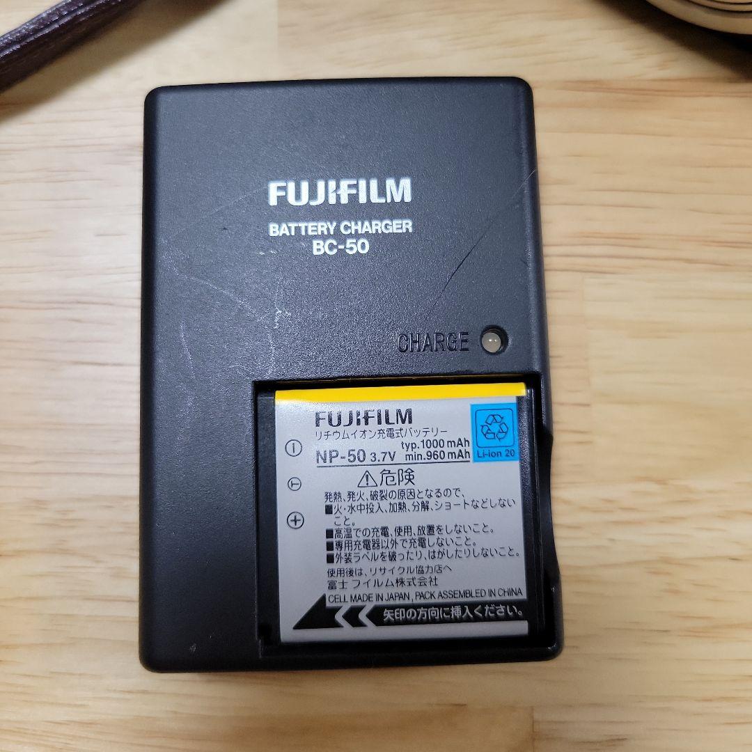 【レオーさん専用】FUJIFILM FINEPIX F60 本体と充電器付き