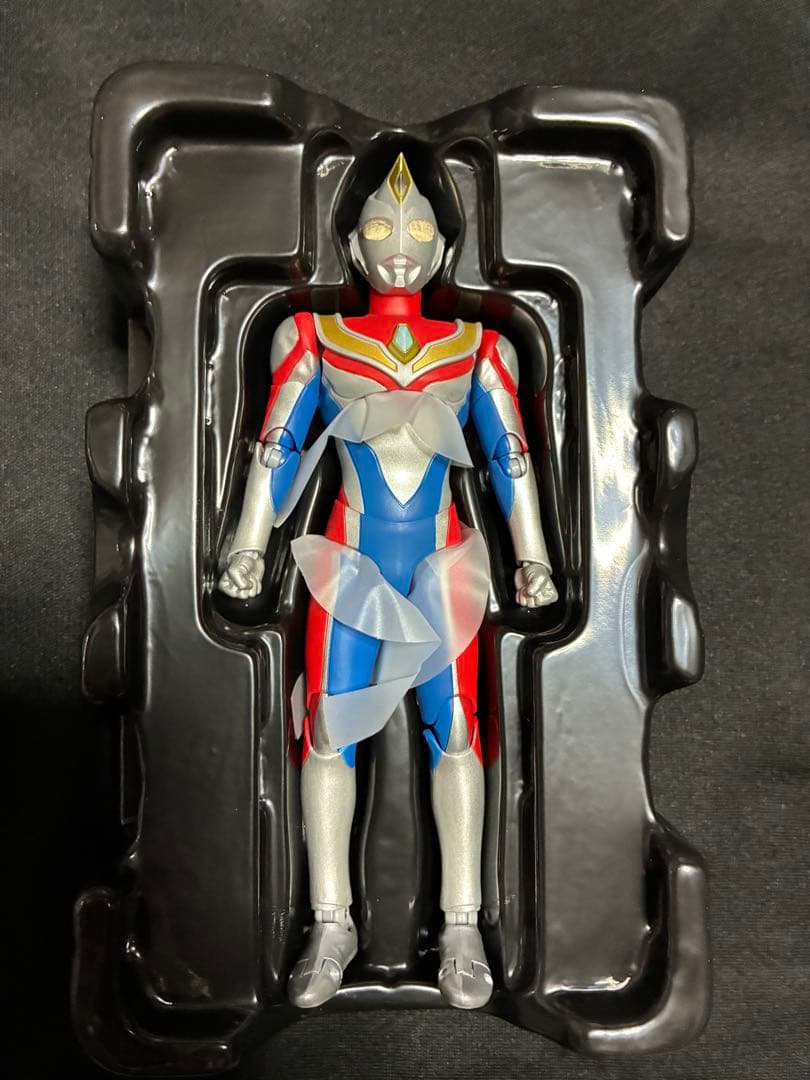 S.H.Figuarts 真骨彫製法 ウルトラマンダイナ　フラッシュタイプ