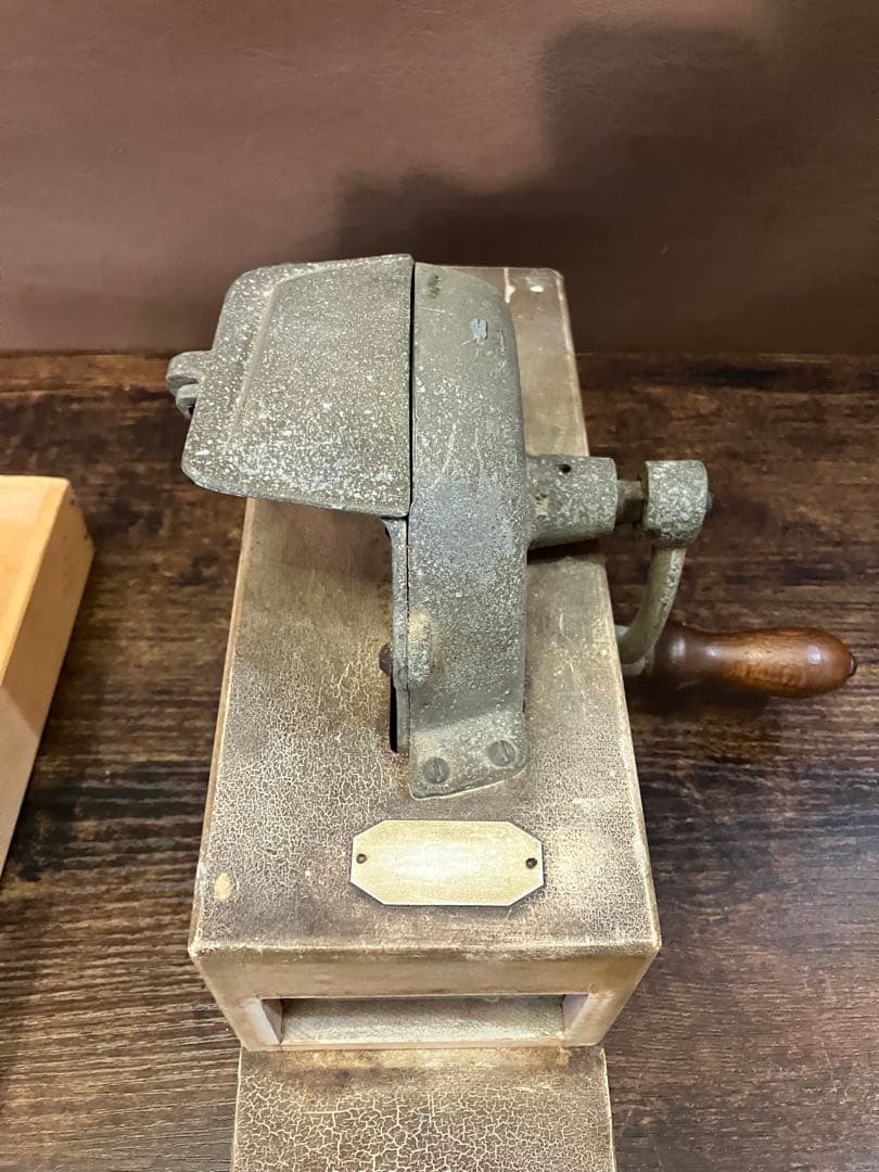手動式 鰹節削り器