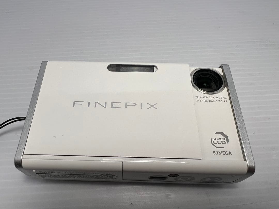 FUJIFILM フジフィルム FinePix Z2 デジタルカメラ