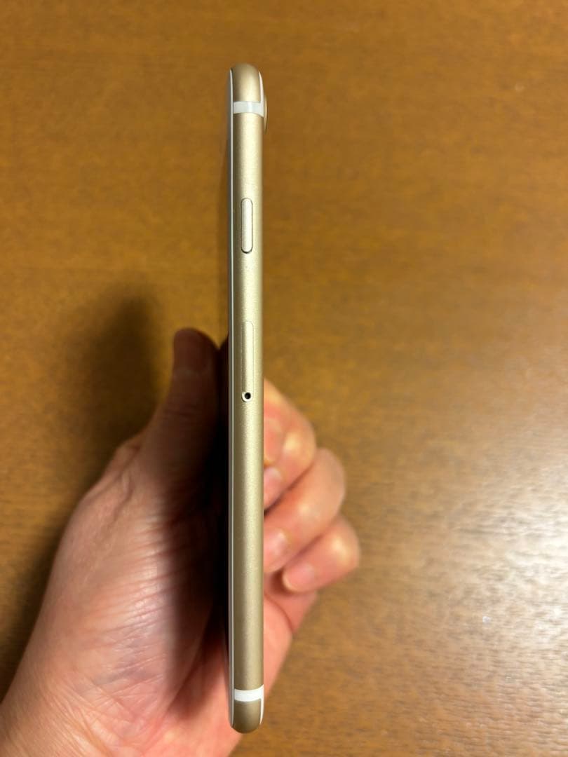 美品 iPhone7 本体 バッテリー交換済み ケーブル付き