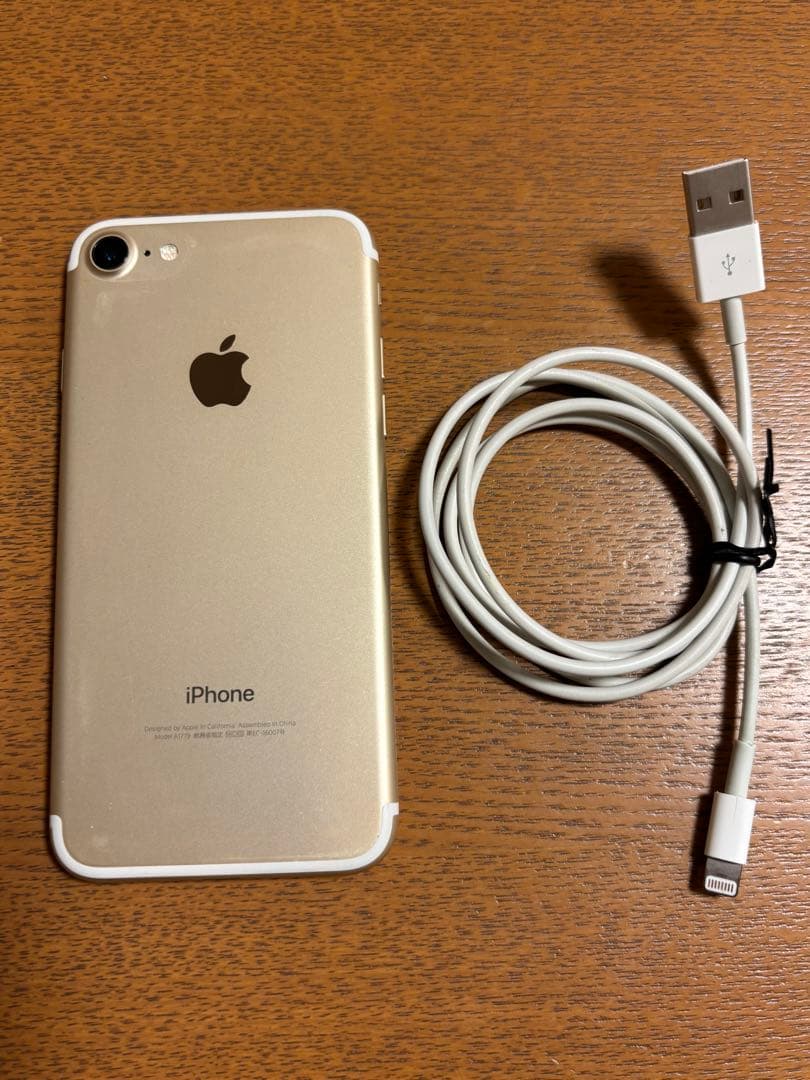 美品 iPhone7 本体 バッテリー交換済み ケーブル付き