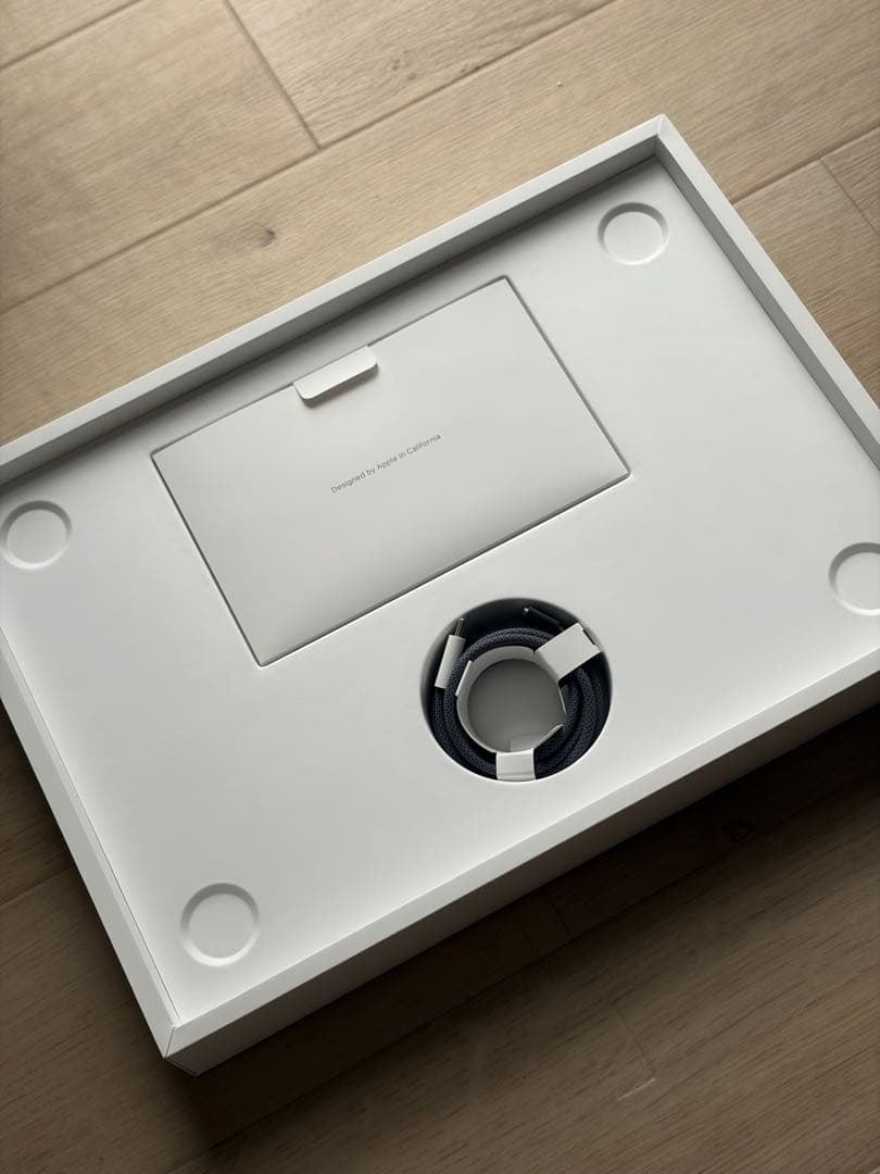 MacBook Air M3 13インチ ミッドナイト　512GBメモリ16GB