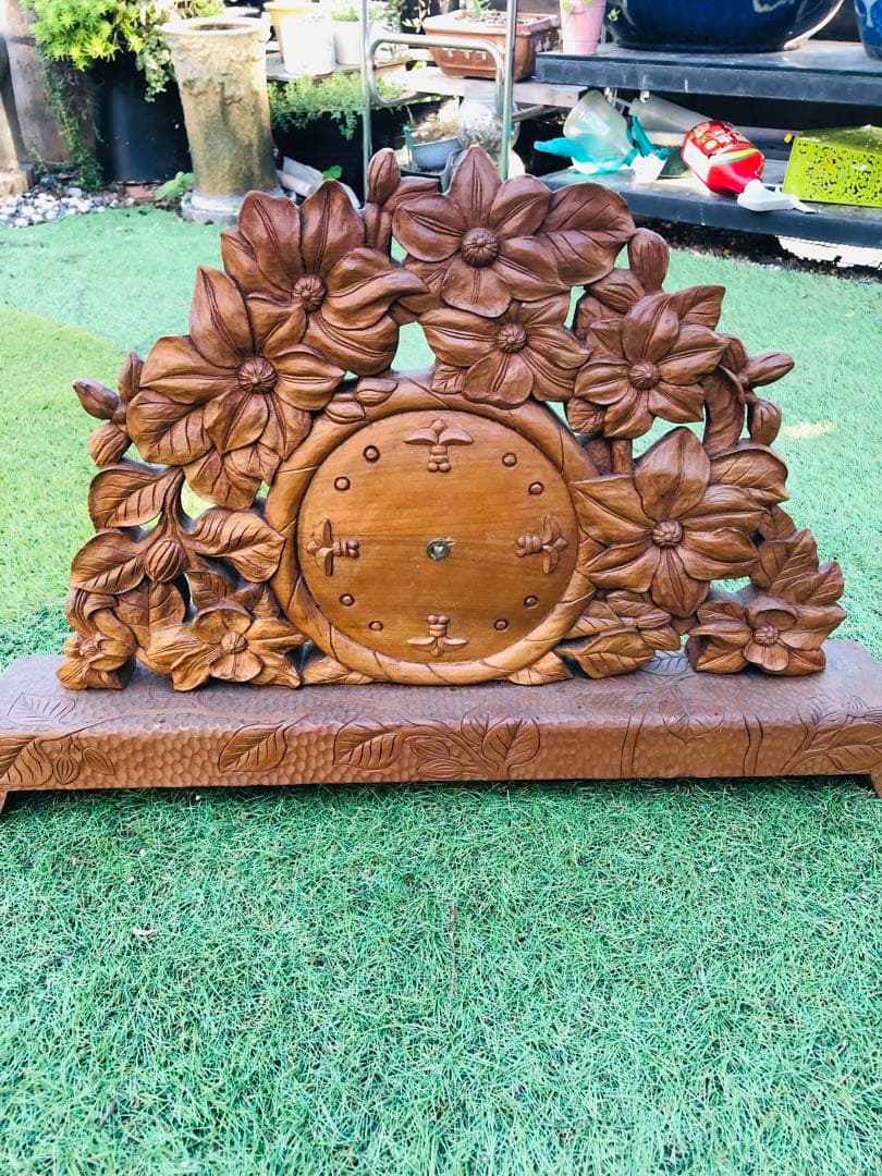 木製の時計スタンド
