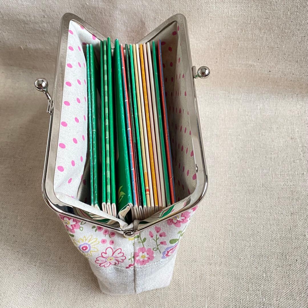 ウィメンズ がま口財布　がま口ポーチ　メイクポーチ　ハンドメイド　イチゴ