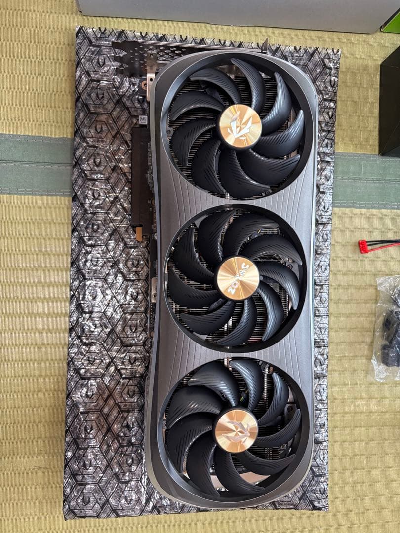 ZOTAC GAMING GeForce RTX 4090 本体
