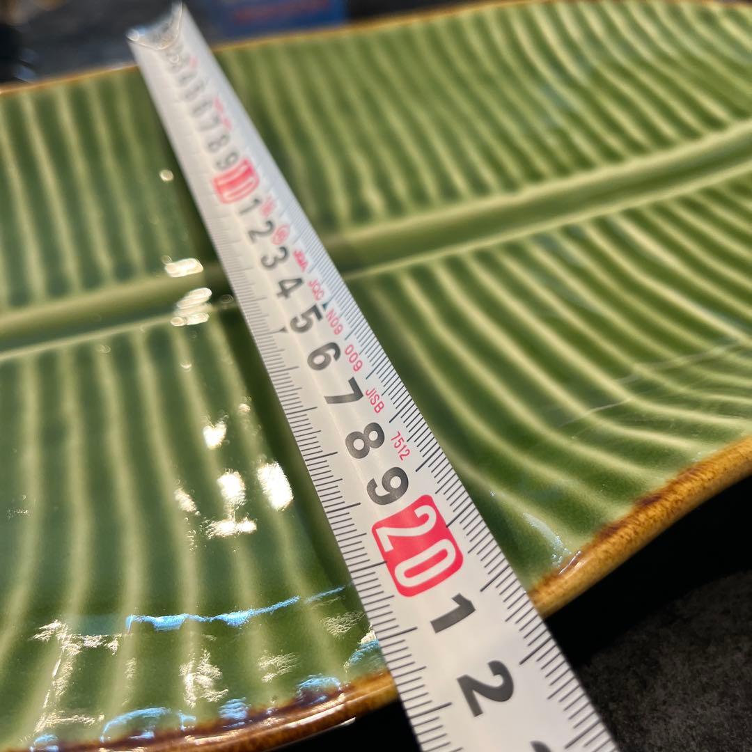 ジェンガラ 特大 リーフ 大皿 葉っぱ型 陶器皿 緑色 47㌢ 未使用