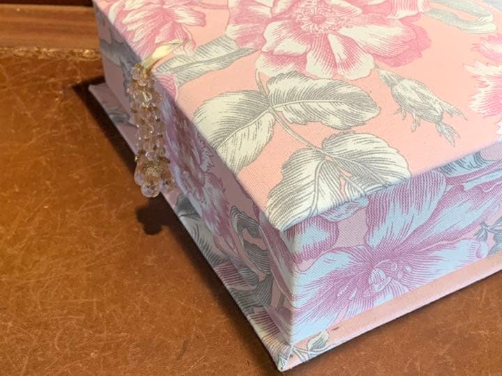 優しいピンクの花柄フランス布で作ったカルトナージュ