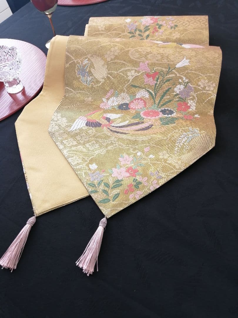 A47高級‼️金彩‼️鳳凰、松、梅花模様テーブルランナータッセル付き2m12cm