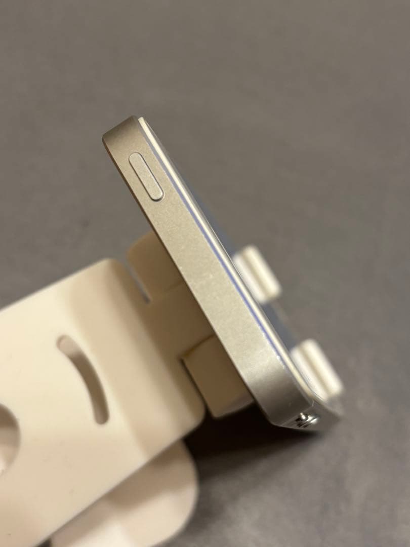 ら*ん様 iPhone SE 初代　SIMフリー