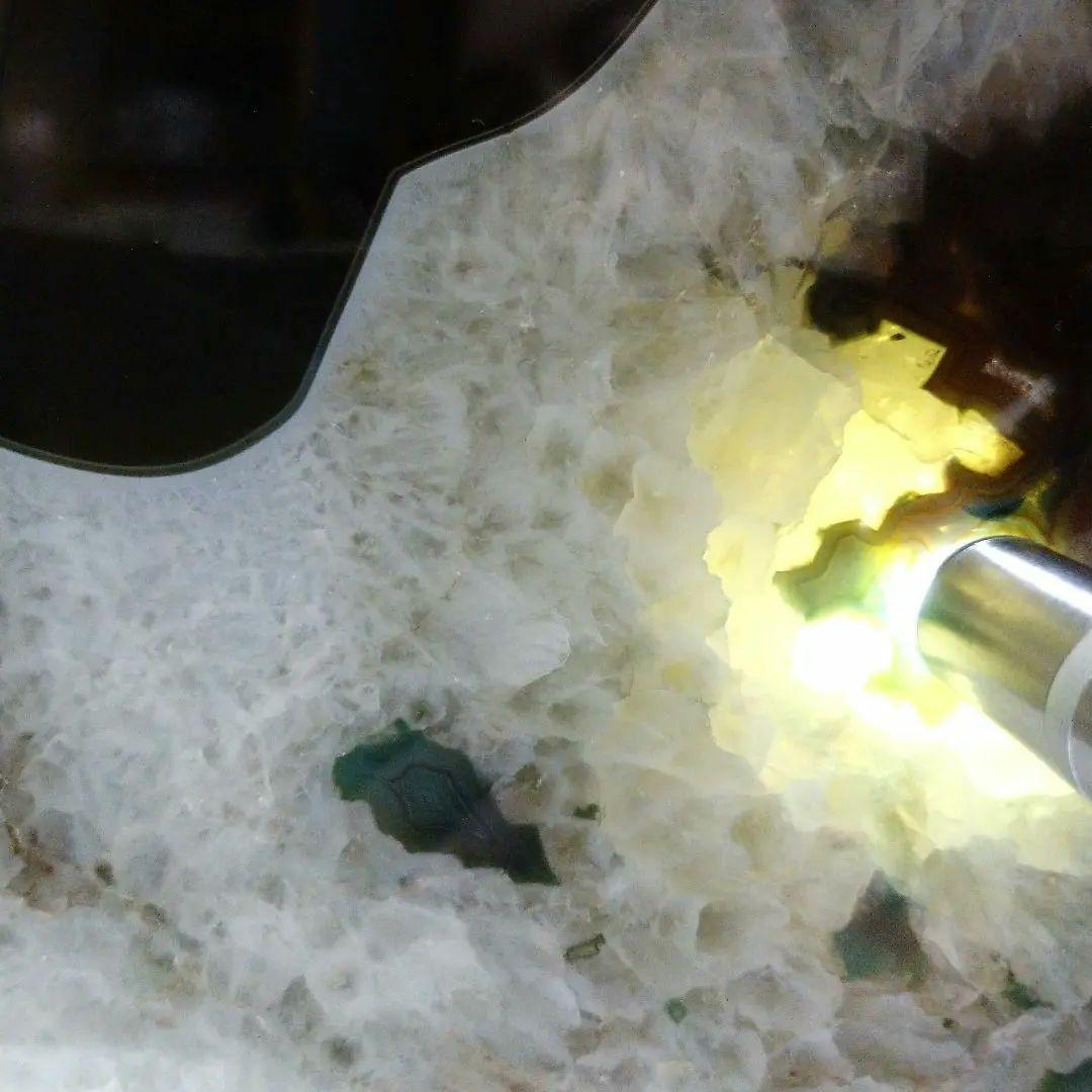 天然石の置物 半円形 木製台座付き