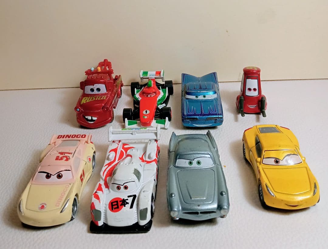トミカディズニーカーズ8台