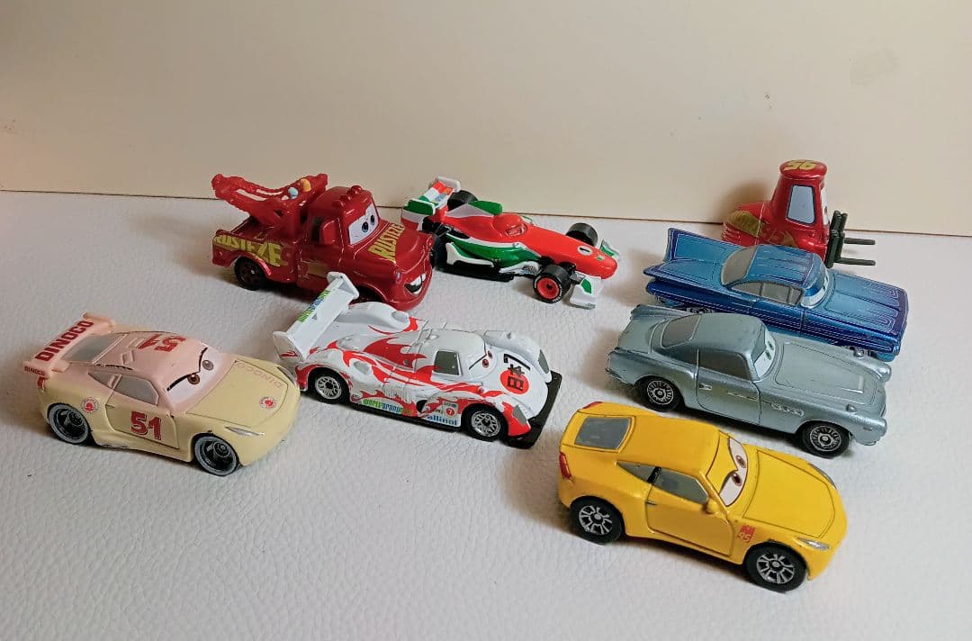 トミカディズニーカーズ8台