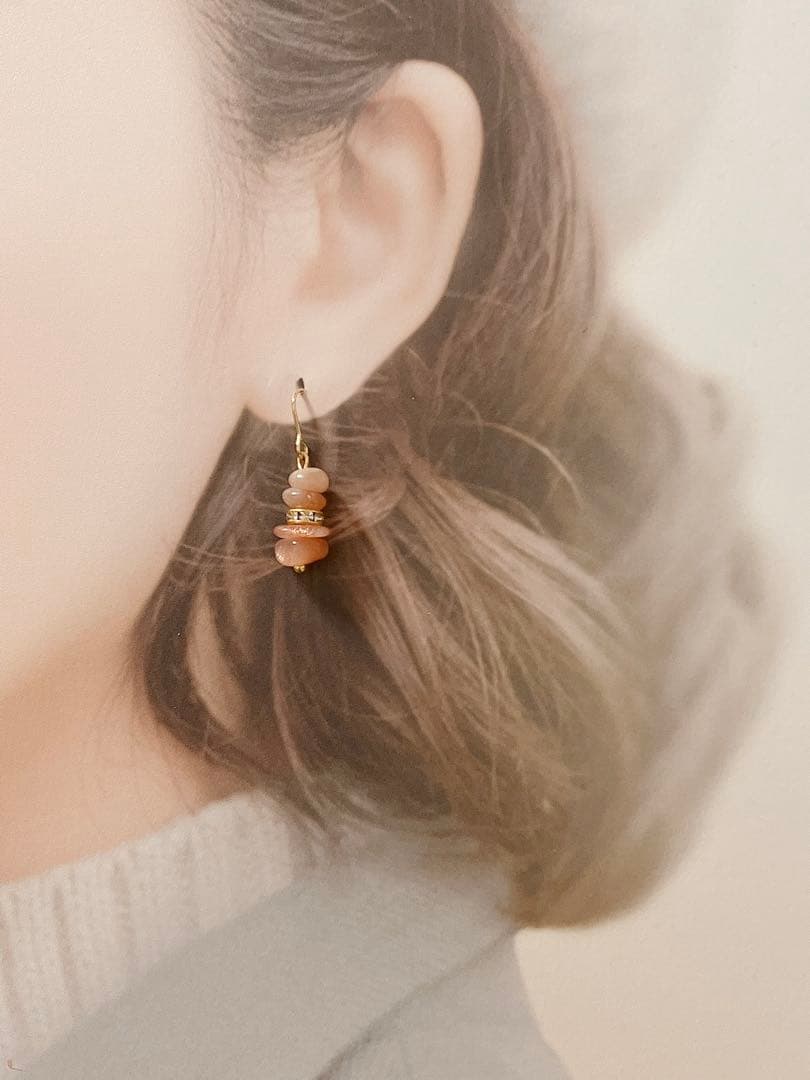 ◆お試し価格◆サンストーンの揺れるピアス(ゴールド)