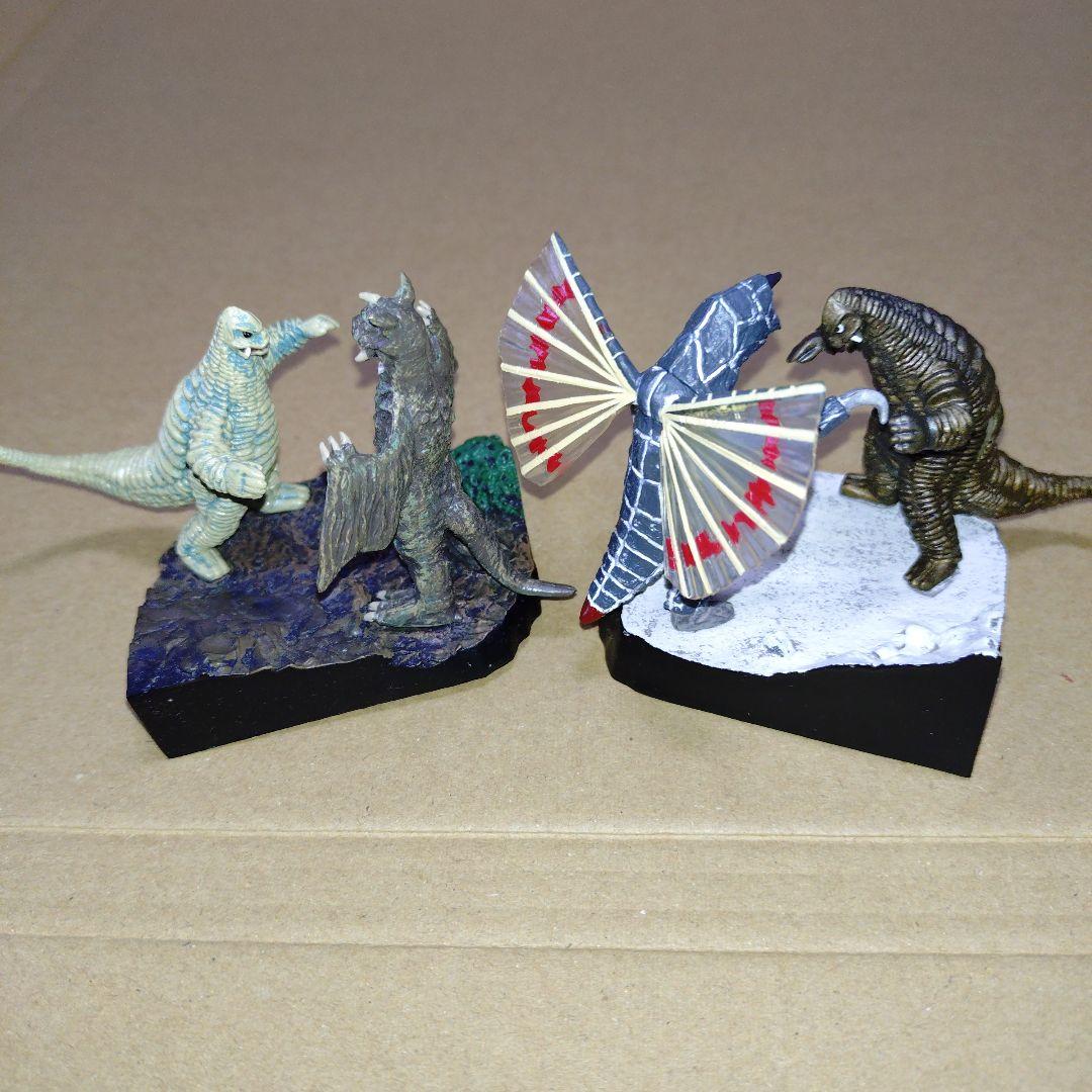 怪獣名鑑　12種　怪獣戯画　2種　合計14種