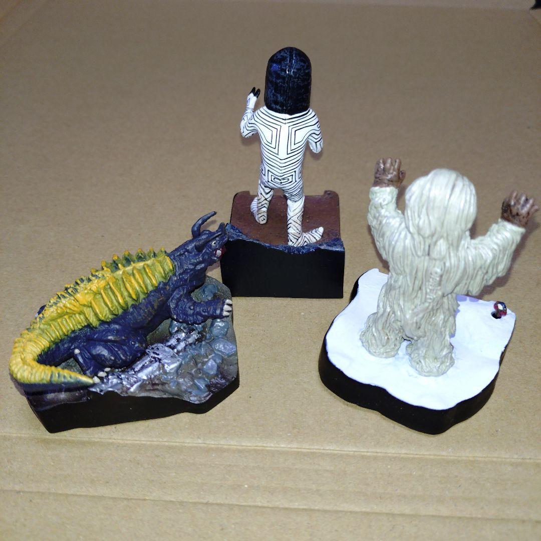 怪獣名鑑　12種　怪獣戯画　2種　合計14種