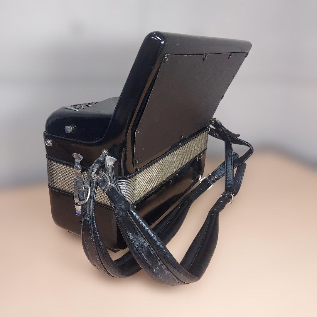 EXCELSIOR　イタリア製 アコーディオン　型番は不明　ソフトケース付き