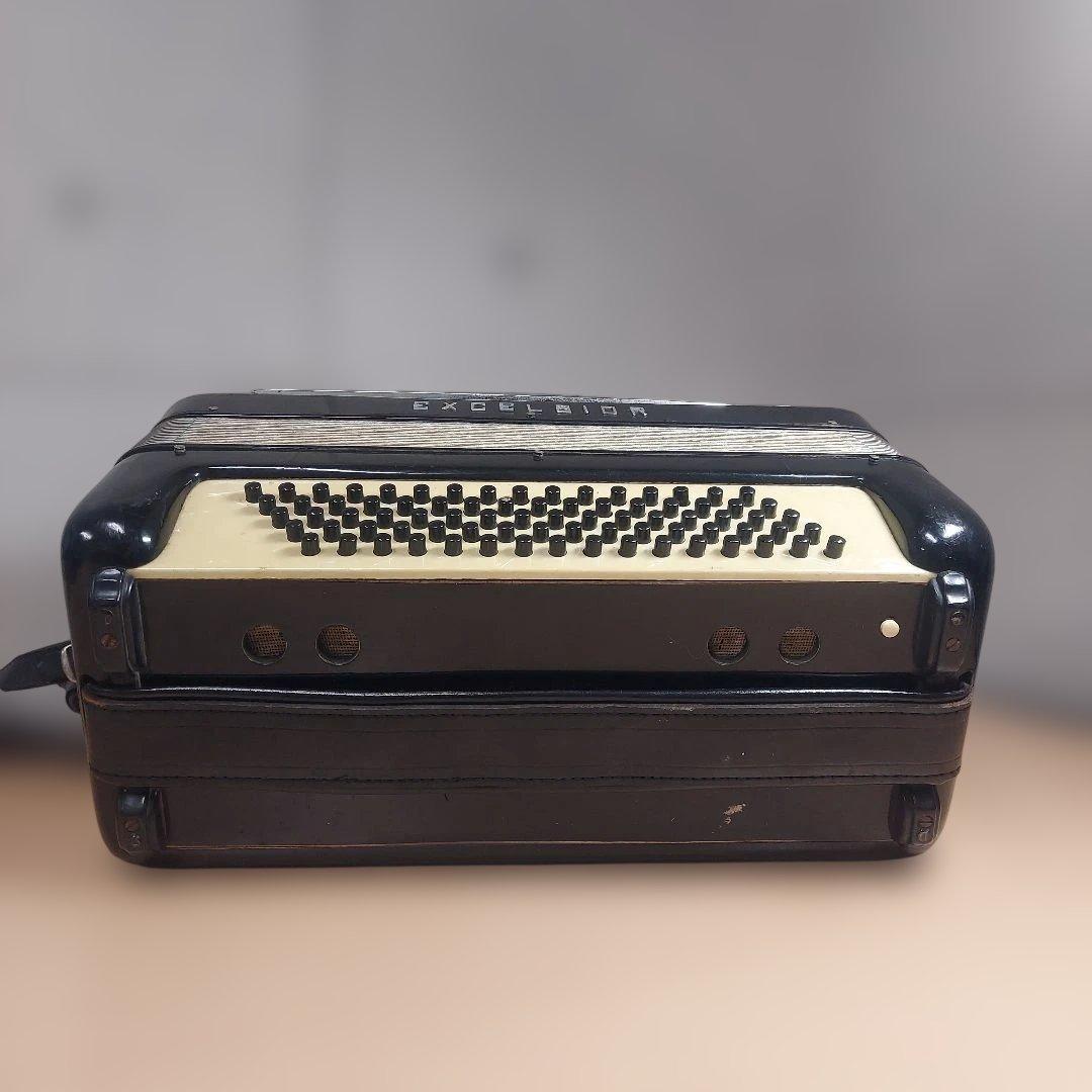 EXCELSIOR　イタリア製 アコーディオン　型番は不明　ソフトケース付き