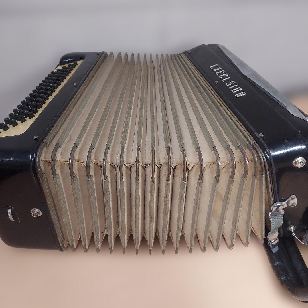 EXCELSIOR　イタリア製 アコーディオン　型番は不明　ソフトケース付き