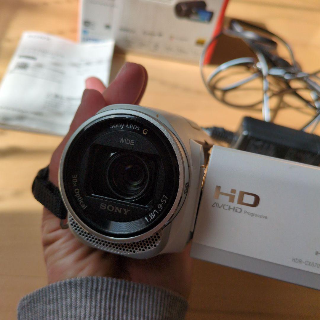 SONY HDR-CX670 ホワイト ビデオカメラ 本体　充電池２個付き卒業式