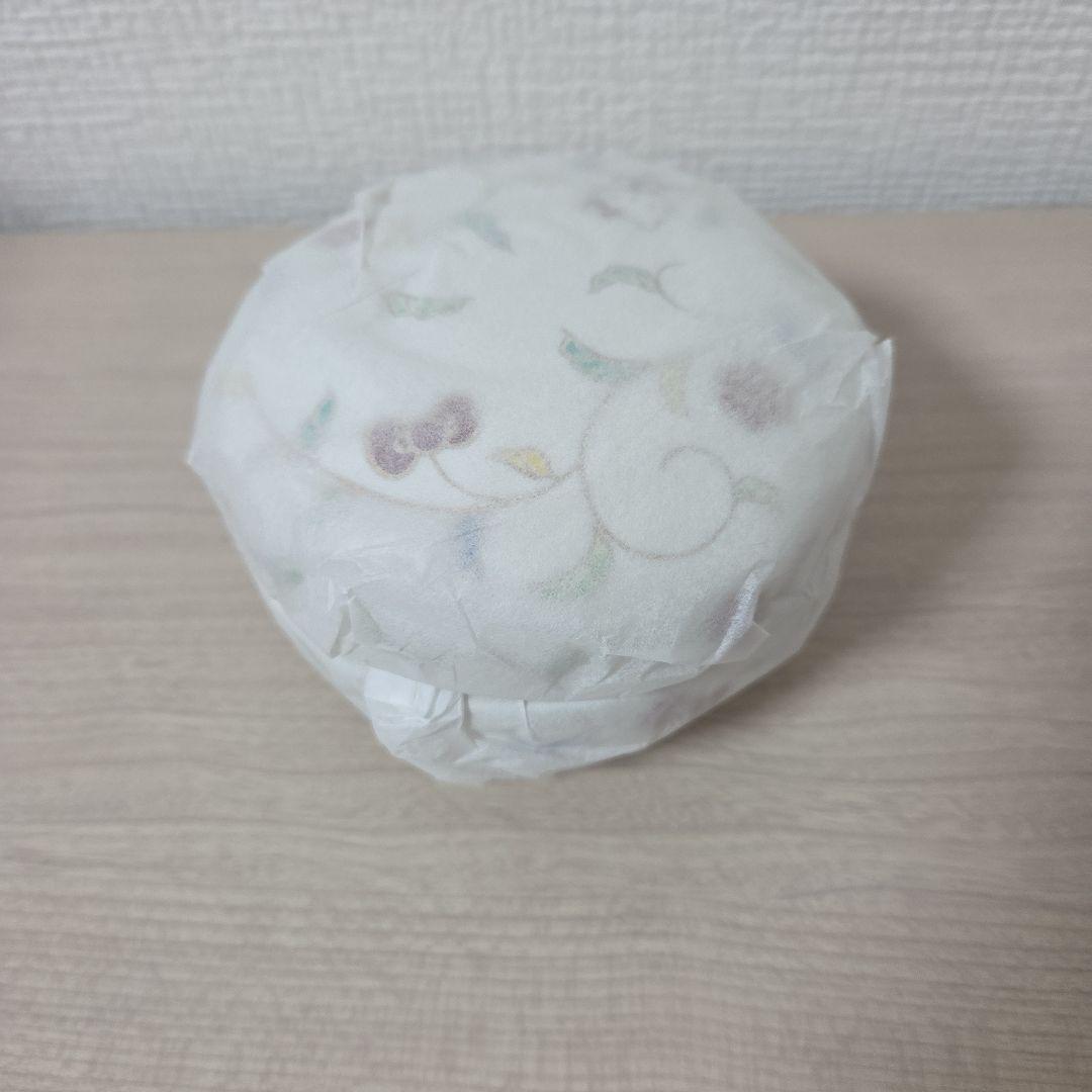 【新品未使用】ハローキティたち吉色 唐草蓋物専用箱付き