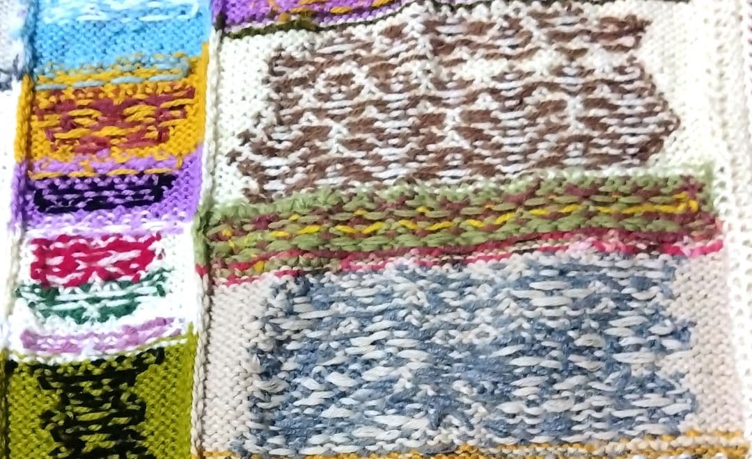 いちごミルク★カラフル編み込みマルチカバー★手編み★ブランケット