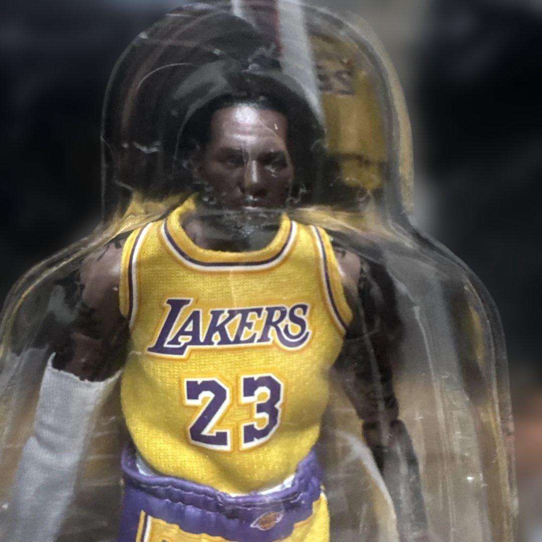 Mafex レブロン　ジェームズ　NBA レイカーズ　LA フィギュア