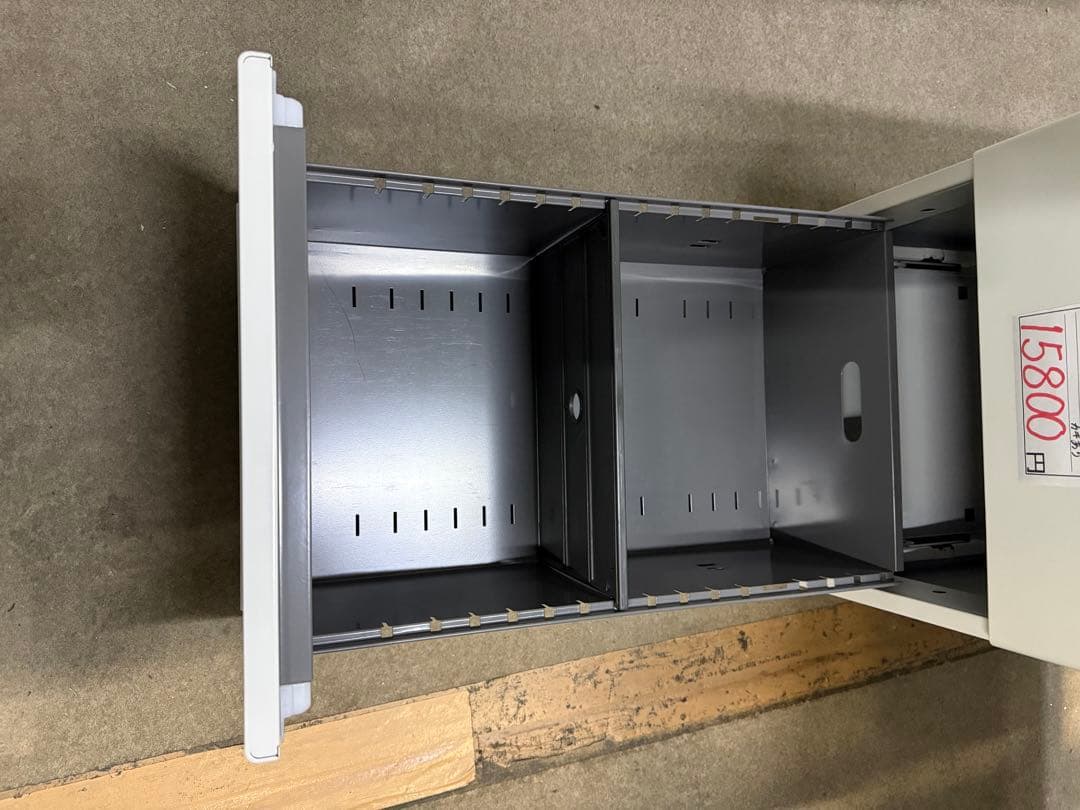 片袖デスクトヨスチール　鍵付き　幅100 奥60 高さ70cm コンパクト　机