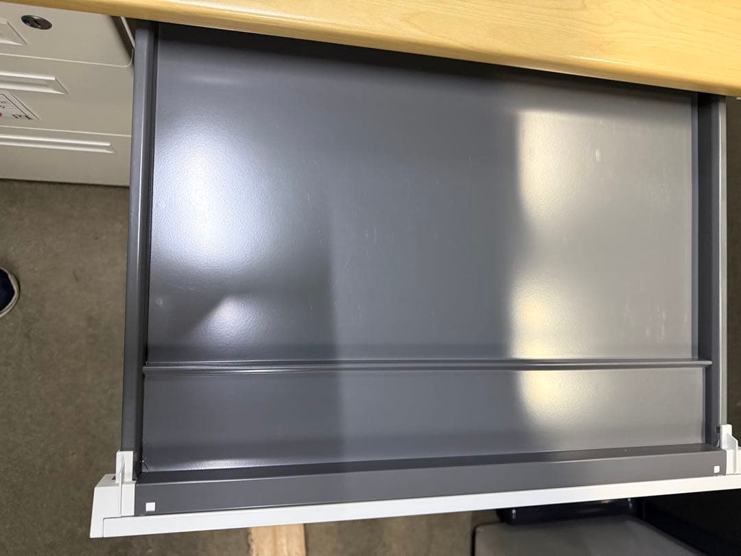片袖デスクトヨスチール　鍵付き　幅100 奥60 高さ70cm コンパクト　机