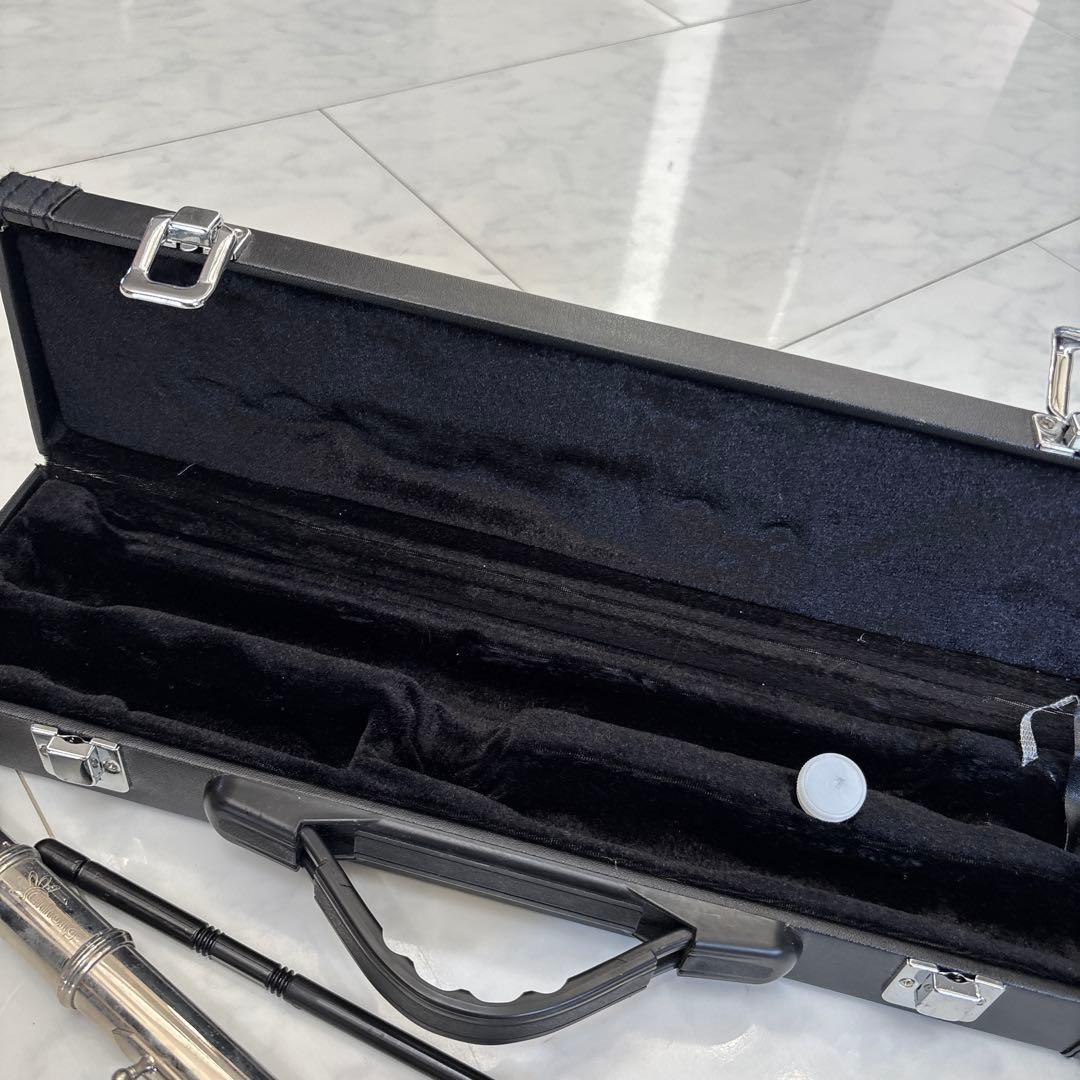 処分価格！Enhong製のフルートシルバー フルート本体ケース付き中古
