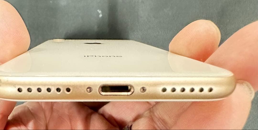 Apple iPhone 8 ゴールド本体 64GB ドコモ SIMフリー