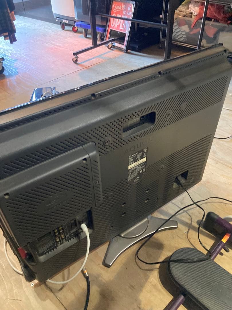 テレビ シャープ　AQUOS 32インチ　液晶テレビブルーレイ機能付き